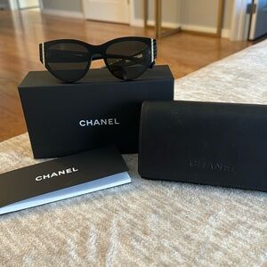 Authentic Chanel Cat Eye Sunglasses black and gold